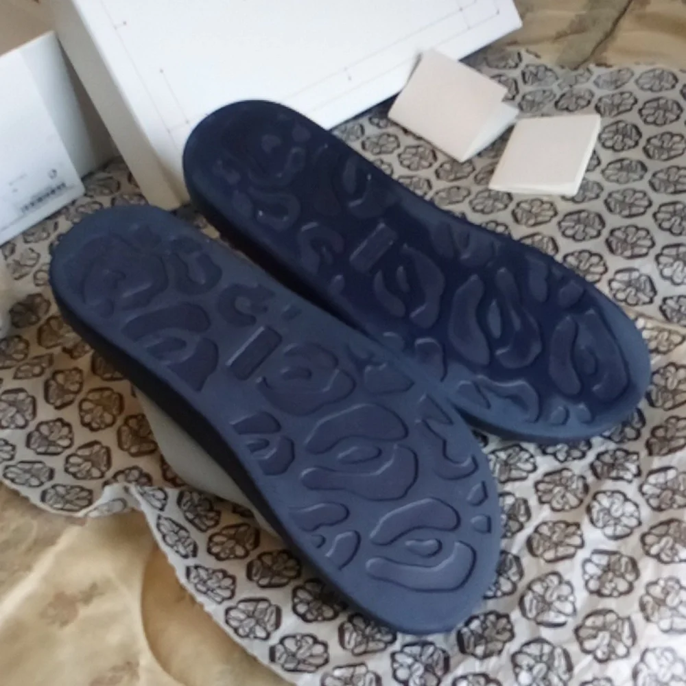 McQueen white pool slides like new EU 42 USA 10 - exactly 11.5" long - Picture 7 of 9